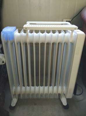 韓國(guó)現(xiàn)代(HYUNDAI)DNQ006-13 13片家用電熱油汀取暖器/電暖器/電暖氣--使用效果非常好,就是電源線有點(diǎn)軟,不知道.